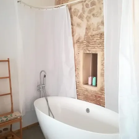 Independiente De 45 M2 Con Banera En Pleno Casco Viejo *